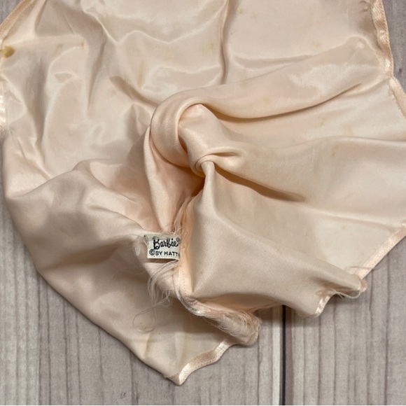 Vintage Barbie Enchanted Evening #983 Gown Gloves Fur Stole + Extra Pink Gown - Picture 5 of 9